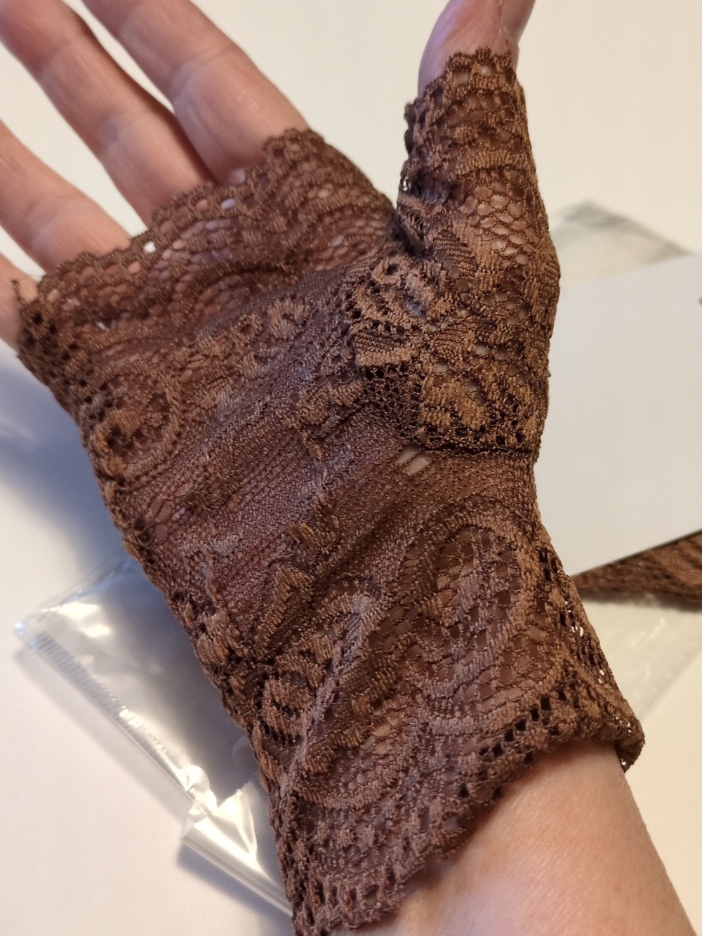 2 Lace Fingerless Gloves - Beige and Brown NWOT - Picture 3 of 5